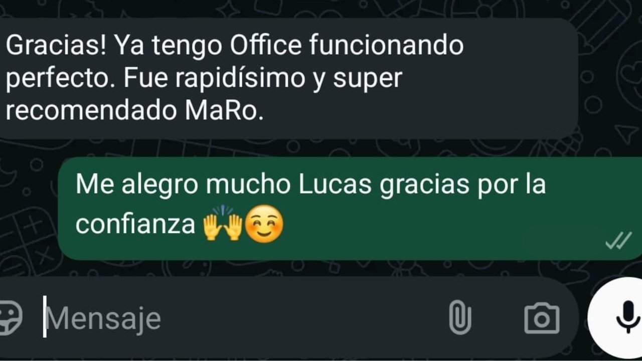Lucas recibiendo ayuda con Office